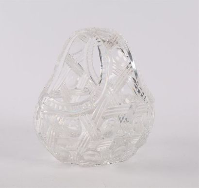 null Corbeille en cristal taillé à décor de pointes de diamant
Haut. : 22 cm - Long....