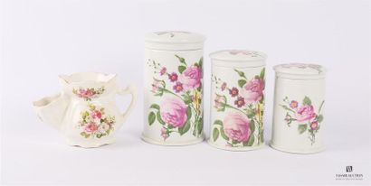 null Trois pots couverts de forme tubulaire en porcelaine à décor polychrome de roses
(restaurations...
