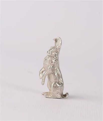 null Sujet miniature figurant un lièvre debout en argent
Haut. : 15,2 cm - Poids...