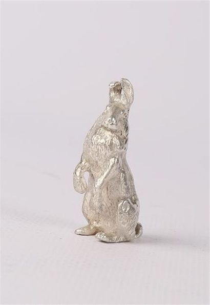 null Sujet miniature figurant un lièvre debout en argent
Haut. : 15,2 cm - Poids...