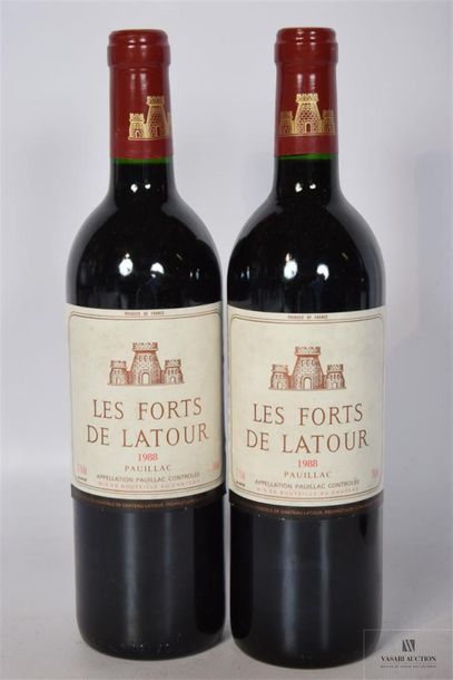 null 2 Blles	LES FORTS DE LATOUR	Pauillac	1988
	Et. un peu tachées. N : haut gou...