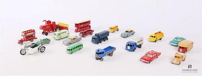 null LESNEY (GB)
Lot de dix-neuf véhicules miniatures comprenant une machine agricole...