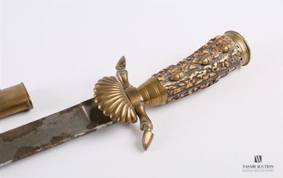 null Vénerie, couteau de chasse, poignée en corne de cerf décorée de trois glands,...