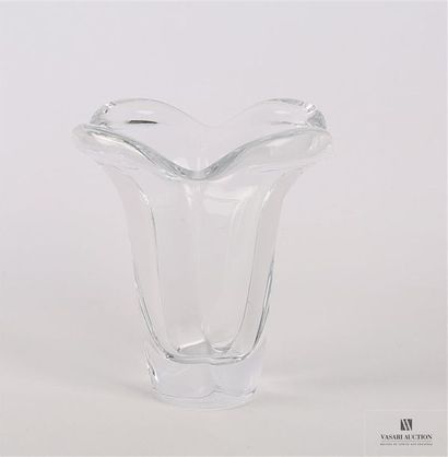 null ART VANNES FRANCE
Vase en cristal de forme corolle
Marqué au revers
Haut. :...