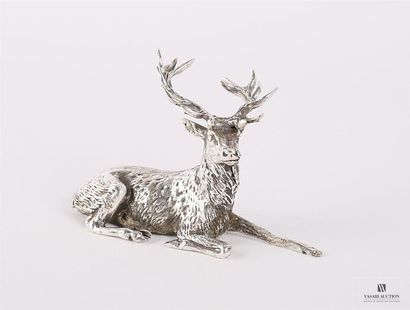 null Sujet en argent figurant un cerf couché 
Haut. : 6 cm - Long. : 9,5 cm - Poids...