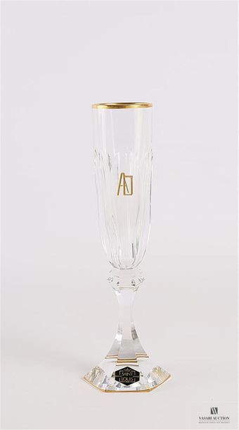 null SAINT LOUIS
Suite de quatorze flûtes à champagne en cristal modèle Chambord,...