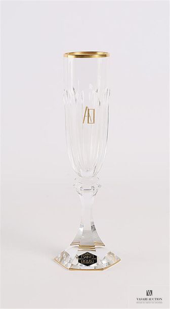 null SAINT LOUIS
Suite de quatorze flûtes à champagne en cristal modèle Chambord,...