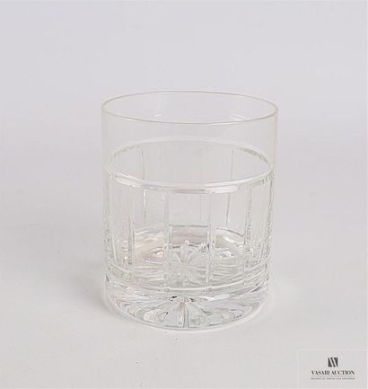 null Sept verres à whisky en cristal à décor de cannelures
Haut. : 10 cm - Diam....