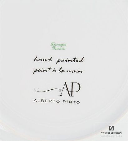 null LIMOGES - Alberto Pinto
Vingt-quatre assiettes de présentation modèle "Botanic"...