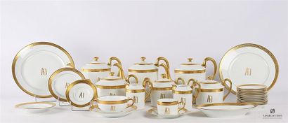 null LIMOGES - Reynaud et divers
Partie de service à thé et de table en porcelaine...