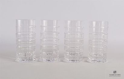 null Quatre verres à orangeades en cristal à décor taillé de damiers
Haut. : 15 cm...