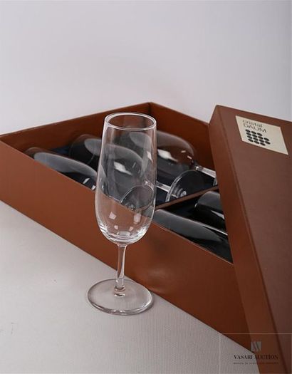null DAUM France
Suite de six flûtes à champagne en cristal, dans son coffret d'origine...