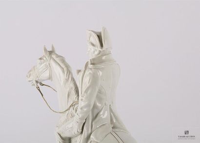null ALLEMAGNE
Napoléon à cheval en porcelaine blanche vernissée
Marqué sur la terrasse
(accident...
