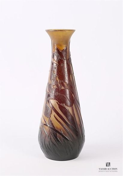 null GALLÉ Emile (1846-1904)
Vase piriforme allongé en verre multicouche à décor...