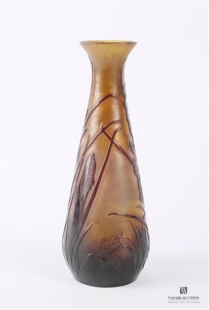 null GALLÉ Emile (1846-1904)
Vase piriforme allongé en verre multicouche à décor...