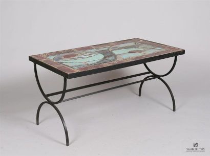 null Table basse, le plateau de forme rectangulaire en céramique vernissée à décor...