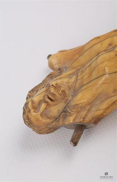 null Christ en ivoire
XVII-XVIIIème siècle
Haut. : 24 cm
(manque les bras)
