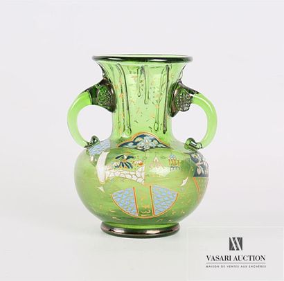 null GALLE Emile (1846-1904)
Vase en verre soufflé teinté vert à décor émaillé polychrome...