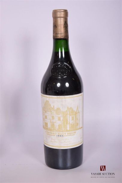 null 1 Blle	CH. HAUT BRION	Graves 1er GCC	1985
	Et. fanée et un peu tachée. N : 2...