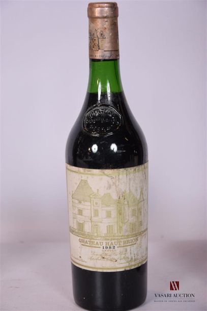 null 1 Blle	CH. HAUT BRION	Graves 1er GCC	1982
	Et. fanée et tachée, mais parfaitement...