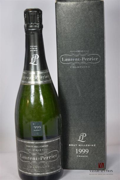 null 1 Blle	Champagne LAURENT-PERRIER Brut		1999
	Et. un peu fanée. N : top. Etui...