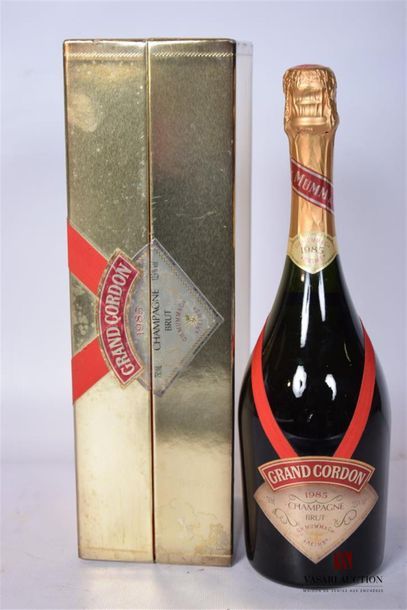 null 1 Blle	Champagne MUMM Grand Cordon Brut		1985
	Et. à peine tachée. N : top....