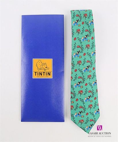 null HERGÉ / TINTIN
Cravate en soie verte à décor polychrome du "Trésor de Rackham...