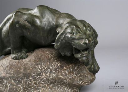 null MERCULIANO Jacques (1859 - 1935)
Tigre sur son rocher
Bronze à patine vert
Socle...