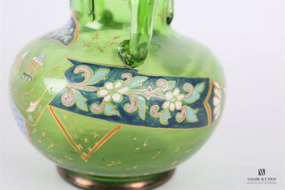 null GALLE Emile (1846-1904)
Vase en verre soufflé teinté vert à décor émaillé polychrome...