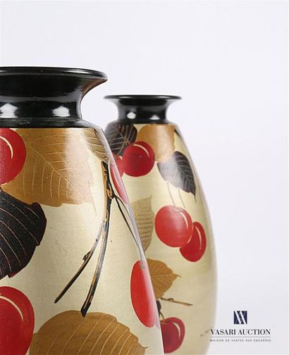 null VALLAURIS - Louis Giraud 
Paire des vases en céramique polychrome à décor de...