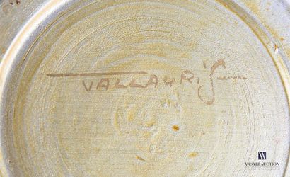 null VALLAURIS - Louis Giraud 
Paire des vases en céramique polychrome à décor de...