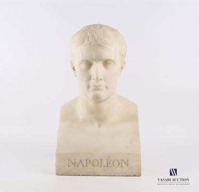 null CANOVA Antonio (1757-1822)
Napoléon Empereur
Buste en marbre blanc
Signé sur...