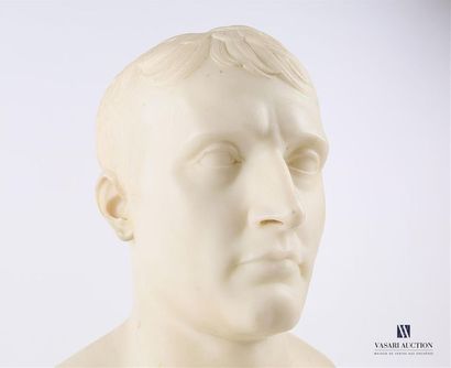 null CANOVA Antonio (1757-1822)
Napoléon Empereur
Buste en marbre blanc
Signé sur...