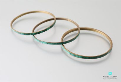 null Trois bracelets en métal doré incrusté de malachite
Diam. : 7 cm
(accident et...