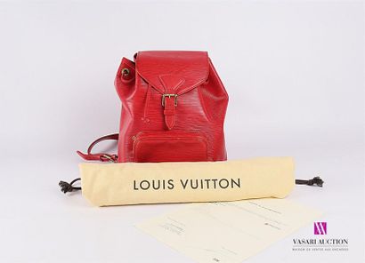 null LOUIS VUITTON
Sac à dos, modèle "le malicieux" en cuir épi rouge
31 x 32 cm
(usures,...