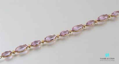 null Bracelet en vermeil composé de perles d'améthyste taillées en navette et intercalées...
