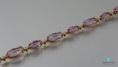 null Bracelet en vermeil composé de perles d'améthyste taillées en navette et intercalées...