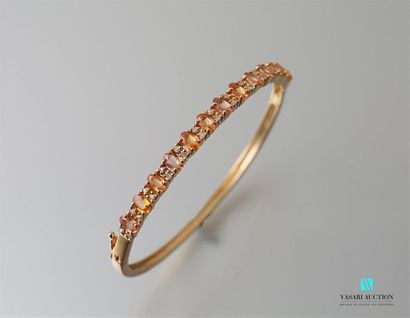 null Bracelet jonc en vermeil orné de saphirs calibrant 3,30 carats environ et diamants....