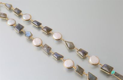 null Long collier en vermeil de perles de labradorite de formes géométriques et de...
