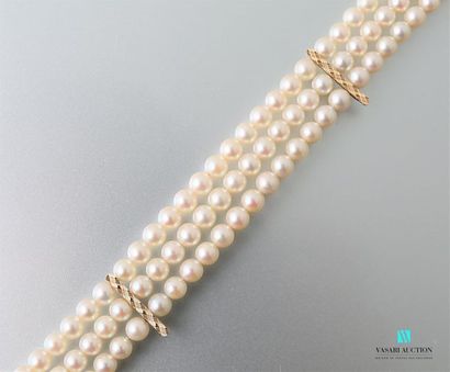 null Bracelet triple rangs de perles de culture intercallés de barettes en or jaune...