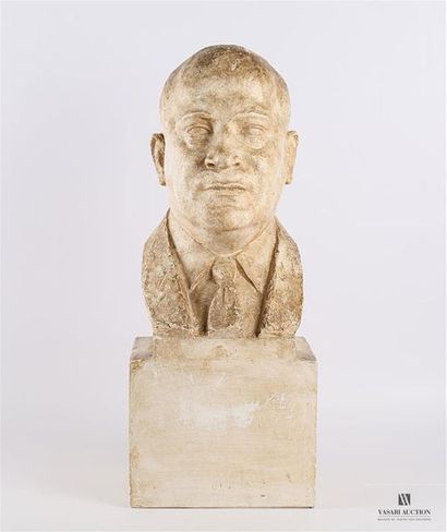 null PATRISSE Albert (1892-1964)
Buste d'homme
Plâtre
Signé, daté et marqué sur le...