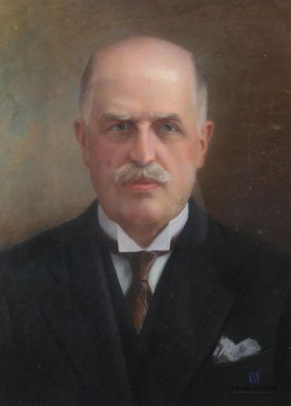 null FAURE Anne (née en 1878 - ?)
Portrait de notable
Pastel
Signé et daté 1928 en...