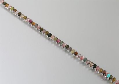 null Bracelet ligne de tourmalines multicolores calibrant 20 carats environ montées...
