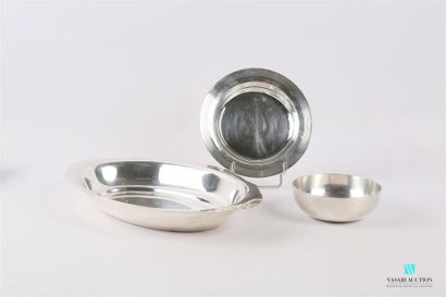 null Lot en métal argenté comprenant une coupelle, orfève : Christofle - Collection...