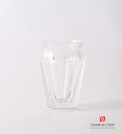 null BACCARAT
Gobelet formant vase en cristal taillé modèle Talleyrand
Marqué au...