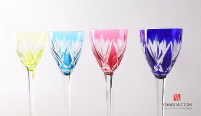 null SAINT LOUIS 
Suite de dix verres à vin du Rhin modèle Monaco en cristal taillé...