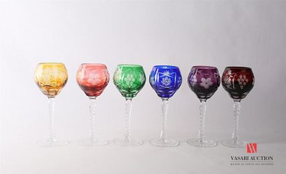 null Suite de six verre à vin du Rhin en cristal taillé et teinté mauve, bleu, vert...