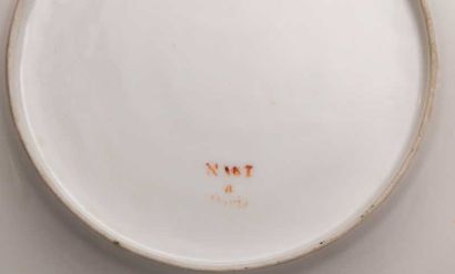 null PARIS - Manufacture Nast
Assiette en porcelaine blanche la bordure ourlée d'un...