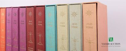 null VERNE Jules - Partie de collection de douze volumes des oeuvres de Jules Verne...