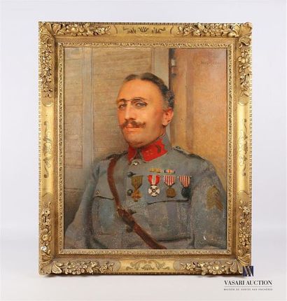 null LEROY Paul Alexandre Alfred (1860-1942)
Portrait de militaire aux lunettes 
Huile...